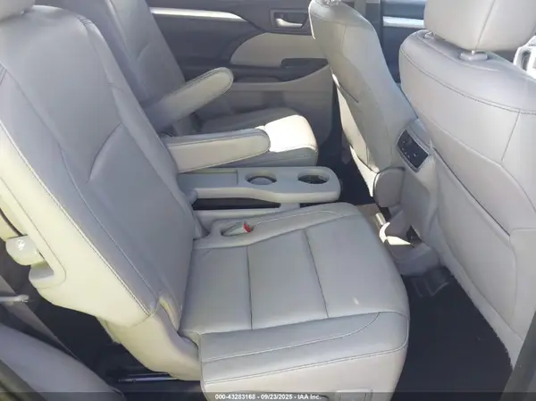 5TDKKRFH7GS176555 2016 TOYOTA HIGHLANDER - Image 8