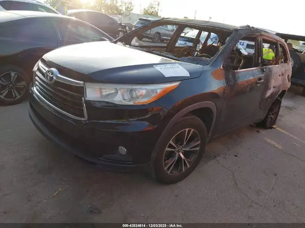 5TDKKRFH7GS501186 2016 TOYOTA HIGHLANDER - Image 2
