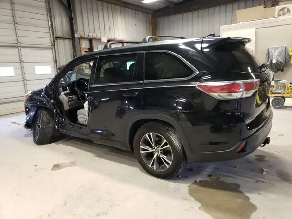 5TDKKRFH7GS504721 2016 TOYOTA HIGHLANDER - Image 2