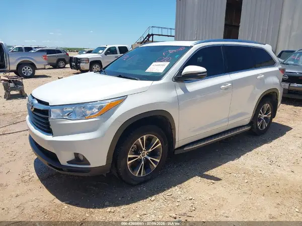 5TDKKRFH8GS120625 2016 TOYOTA HIGHLANDER - Image 2