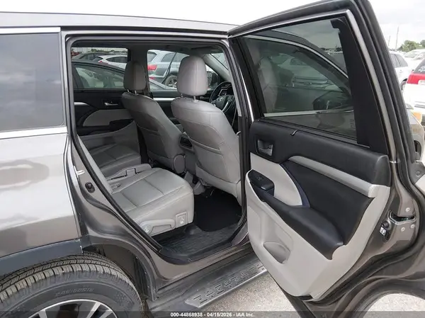 5TDKKRFH8GS127123 2016 TOYOTA HIGHLANDER - Image 8