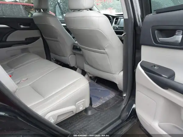 5TDKKRFH8GS132340 2016 TOYOTA HIGHLANDER - Image 8
