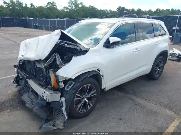 5TDKKRFH8GS133116 2016 TOYOTA HIGHLANDER - Image 2