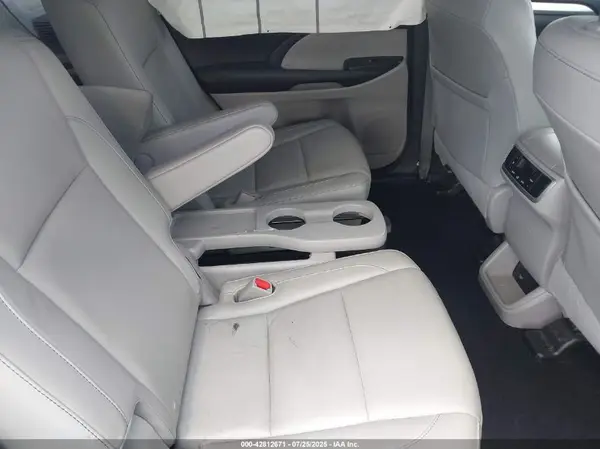 5TDKKRFH8GS133116 2016 TOYOTA HIGHLANDER - Image 8