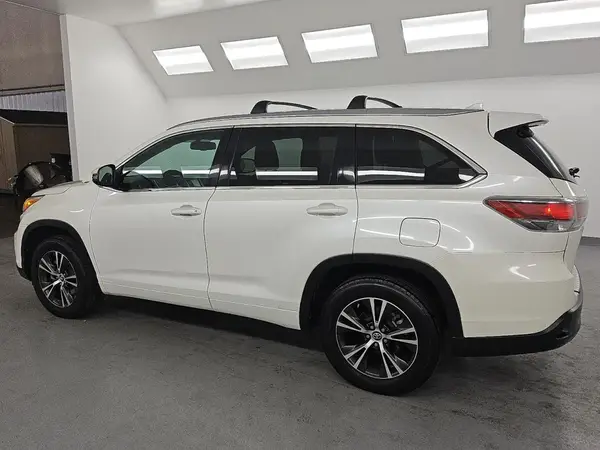 5TDKKRFH8GS135979 2016 TOYOTA HIGHLANDER - Image 2
