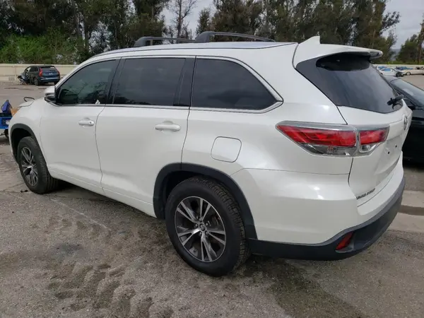 5TDKKRFH8GS140650 2016 TOYOTA HIGHLANDER - Image 2