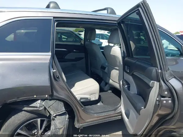 5TDKKRFH8GS151695 2016 TOYOTA HIGHLANDER - Image 8