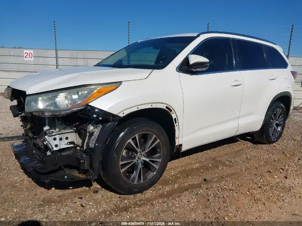 5TDKKRFH8GS157836 2016 TOYOTA HIGHLANDER - Image 2