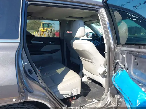 5TDKKRFH8GS161692 2016 TOYOTA HIGHLANDER - Image 8