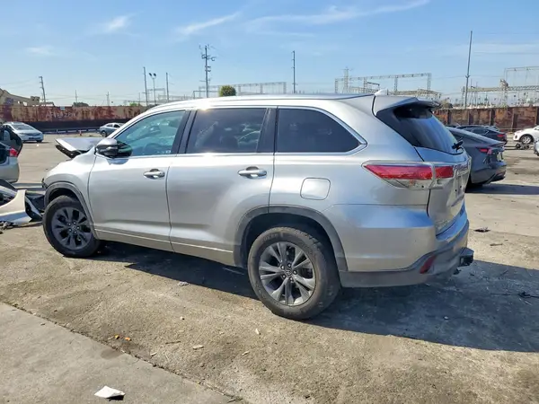 5TDKKRFH8GS164527 2016 TOYOTA HIGHLANDER - Image 2