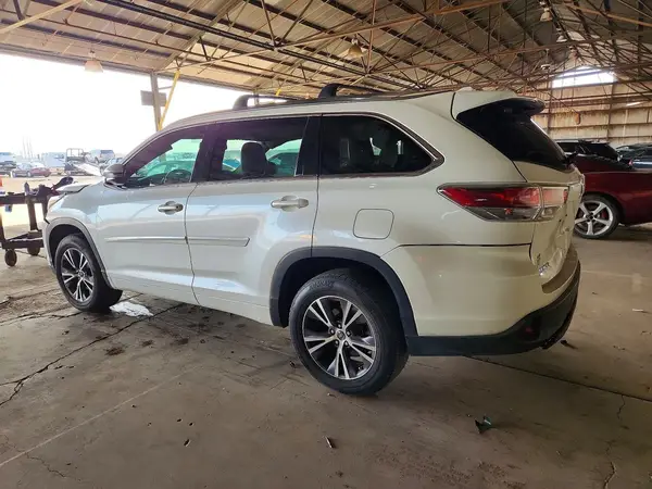 5TDKKRFH8GS166259 2016 TOYOTA HIGHLANDER - Image 2