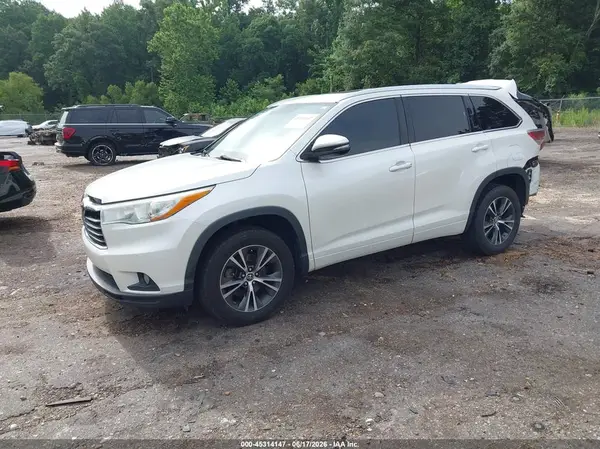 5TDKKRFH8GS171574 2016 TOYOTA HIGHLANDER - Image 2