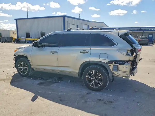 5TDKKRFH8GS180095 2016 TOYOTA HIGHLANDER - Image 2