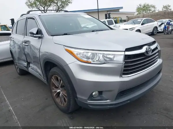 5TDKKRFH8GS500662 2016 TOYOTA HIGHLANDER - Image 1