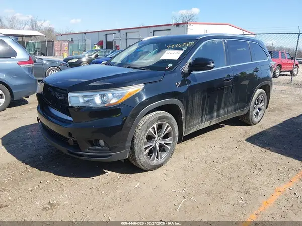 5TDKKRFH8GS501732 2016 TOYOTA HIGHLANDER - Image 2