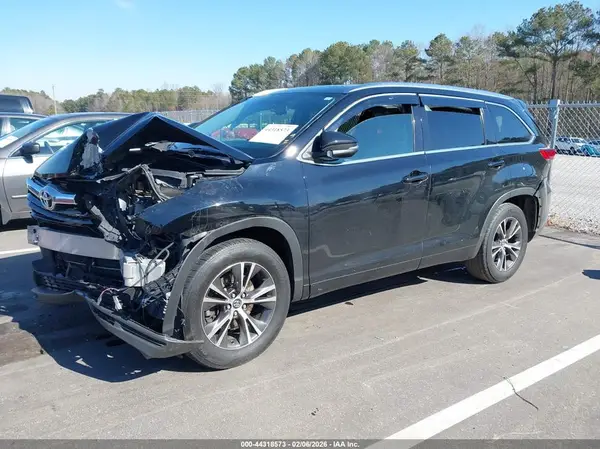 5TDKKRFH8GS502136 2016 TOYOTA HIGHLANDER - Image 2