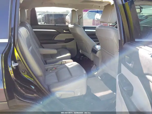 5TDKKRFH8GS502136 2016 TOYOTA HIGHLANDER - Image 8