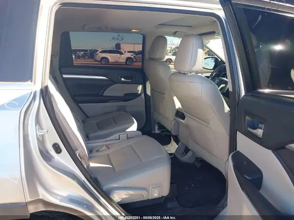 5TDKKRFH8GS502332 2016 TOYOTA HIGHLANDER - Image 8