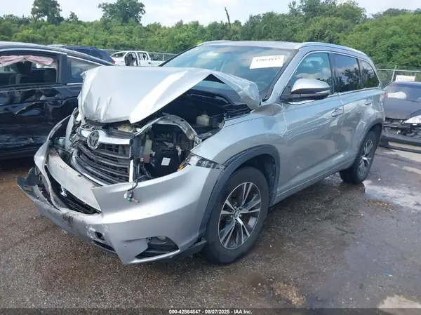 5TDKKRFH8GS502377 2016 TOYOTA HIGHLANDER - Image 2