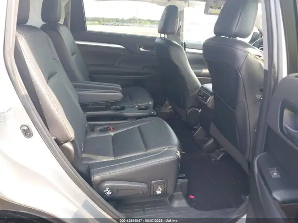 5TDKKRFH8GS502377 2016 TOYOTA HIGHLANDER - Image 8