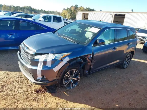 5TDKKRFH8GS502752 2016 TOYOTA HIGHLANDER - Image 2