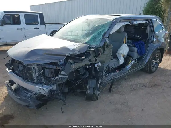 5TDKKRFH8GS503285 2016 TOYOTA HIGHLANDER - Image 2