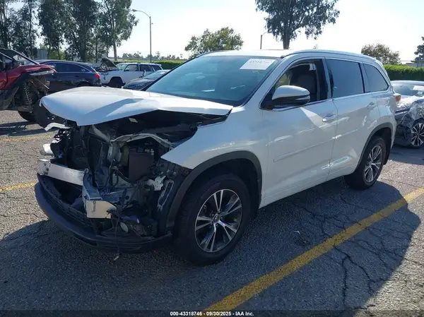 5TDKKRFH8GS505912 2016 TOYOTA HIGHLANDER - Image 2