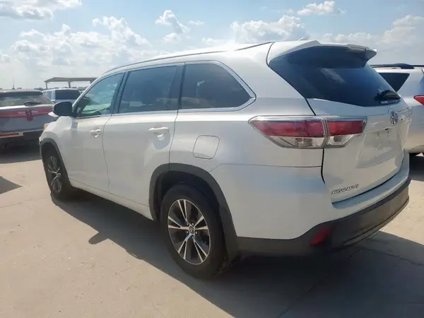 5TDKKRFH8GS506011 2016 TOYOTA HIGHLANDER - Image 2