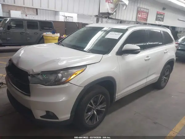 5TDKKRFH8GS506140 2016 TOYOTA HIGHLANDER - Image 2