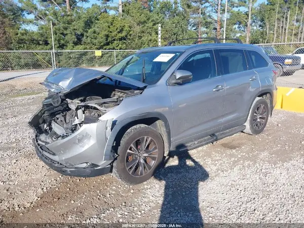 5TDKKRFH8GS506428 2016 TOYOTA HIGHLANDER - Image 2