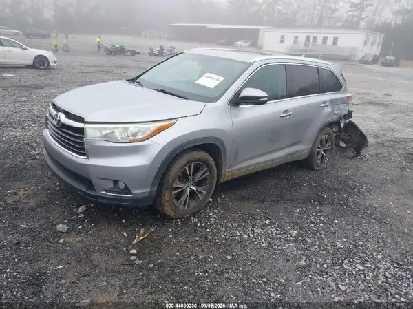 5TDKKRFH9GS125137 2016 TOYOTA HIGHLANDER - Image 2