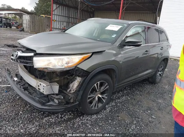 5TDKKRFH9GS128927 2016 TOYOTA HIGHLANDER - Image 2