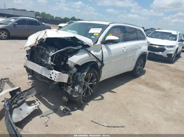 5TDKKRFH9GS129284 2016 TOYOTA HIGHLANDER - Image 2