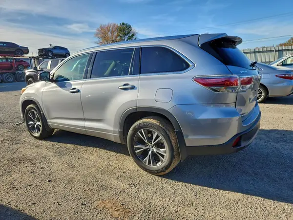 5TDKKRFH9GS130421 2016 TOYOTA HIGHLANDER - Image 2