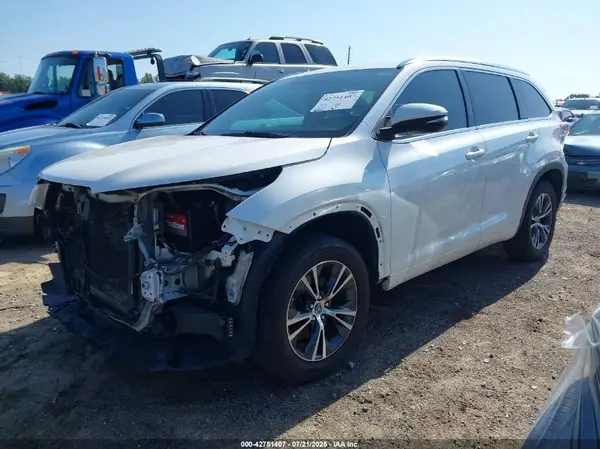 5TDKKRFH9GS131889 2016 TOYOTA HIGHLANDER - Image 2
