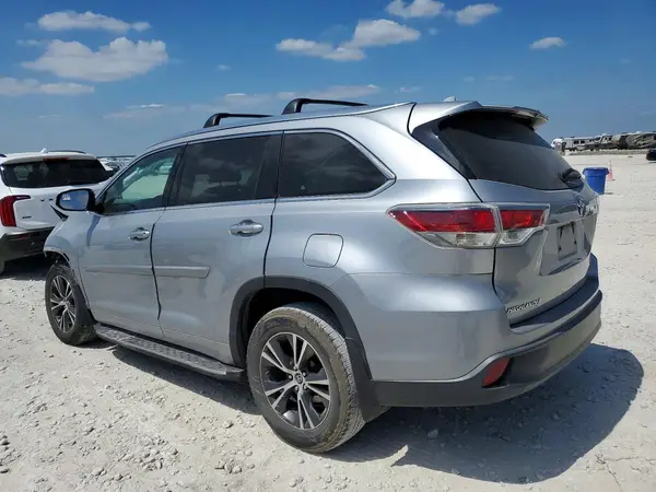 5TDKKRFH9GS134260 2016 TOYOTA HIGHLANDER - Image 2