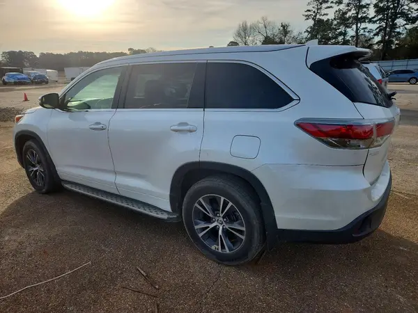 5TDKKRFH9GS135490 2016 TOYOTA HIGHLANDER - Image 2