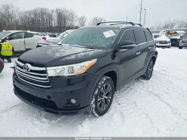 5TDKKRFH9GS145940 2016 TOYOTA HIGHLANDER - Image 2
