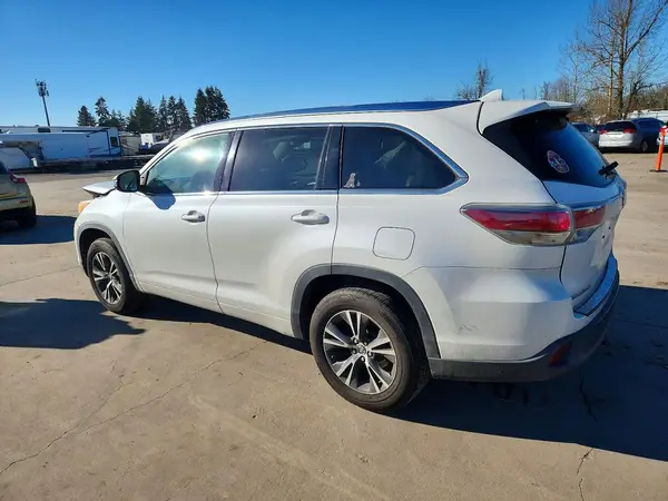 5TDKKRFH9GS146165 2016 TOYOTA HIGHLANDER - Image 2