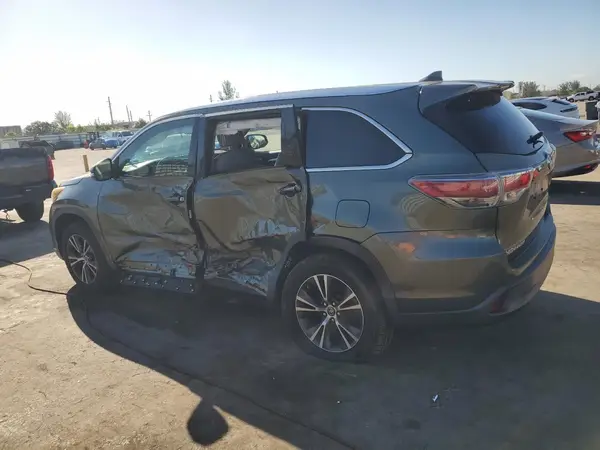 5TDKKRFH9GS149583 2016 TOYOTA HIGHLANDER - Image 2