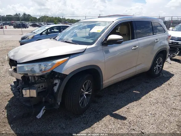 5TDKKRFH9GS152726 2016 TOYOTA HIGHLANDER - Image 2