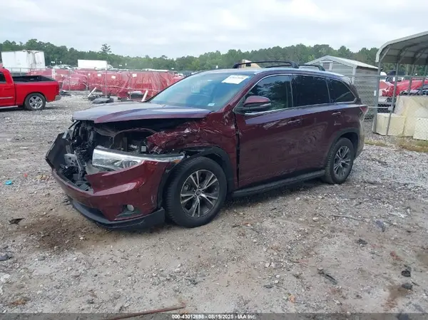 5TDKKRFH9GS168702 2016 TOYOTA HIGHLANDER - Image 2