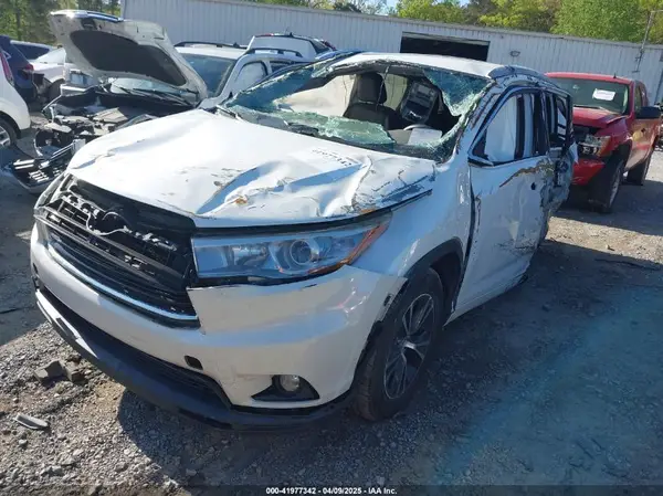 5TDKKRFH9GS172801 2016 TOYOTA HIGHLANDER - Image 2