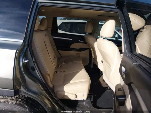 5TDKKRFH9GS173558 2016 TOYOTA HIGHLANDER - Image 8