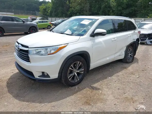 5TDKKRFH9GS185645 2016 TOYOTA HIGHLANDER - Image 2