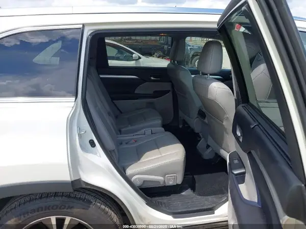 5TDKKRFH9GS185645 2016 TOYOTA HIGHLANDER - Image 8