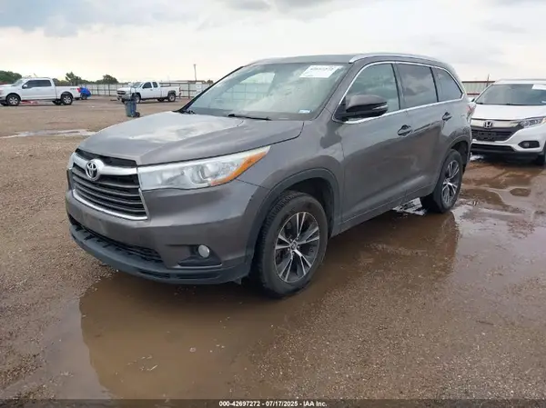 5TDKKRFH9GS500931 2016 TOYOTA HIGHLANDER - Image 2