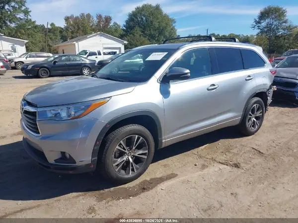 5TDKKRFH9GS501562 2016 TOYOTA HIGHLANDER - Image 2
