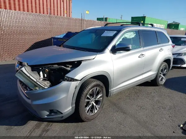 5TDKKRFH9GS502016 2016 TOYOTA HIGHLANDER - Image 2