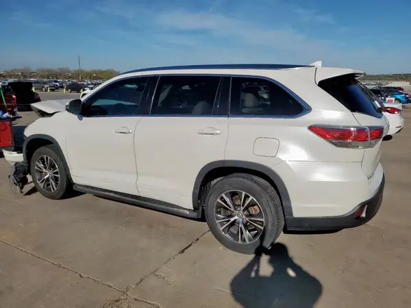 5TDKKRFH9GS504137 2016 TOYOTA HIGHLANDER - Image 2